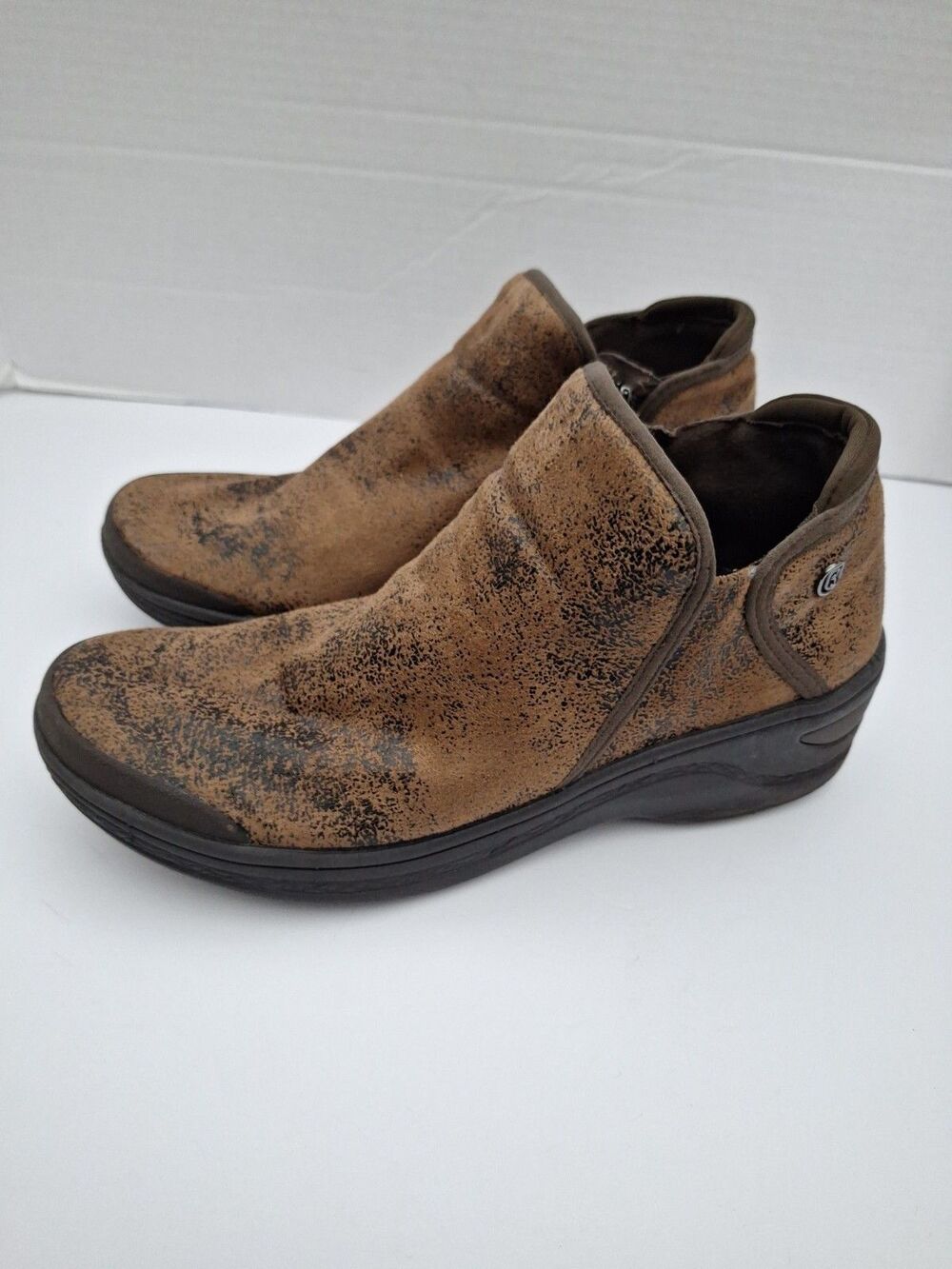 Bzees Women's Domino Whisky Brown Zip Comfort Bootie Size 8M Casual Comfort Shoe